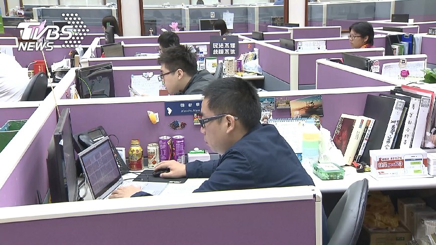快起來動一動! 研究:久坐超過2小時會變笨