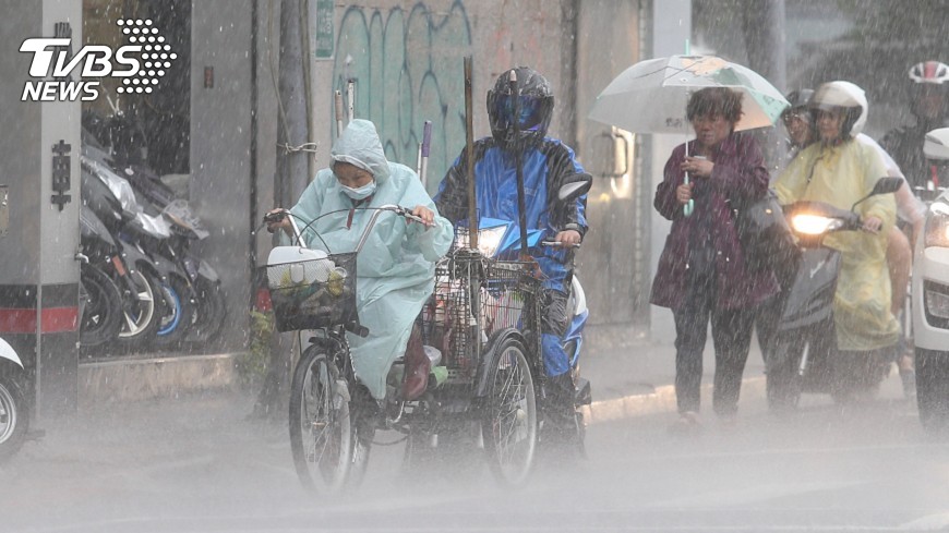 再等7天!週末升級豪大雨警戒 22日「夏天來了」