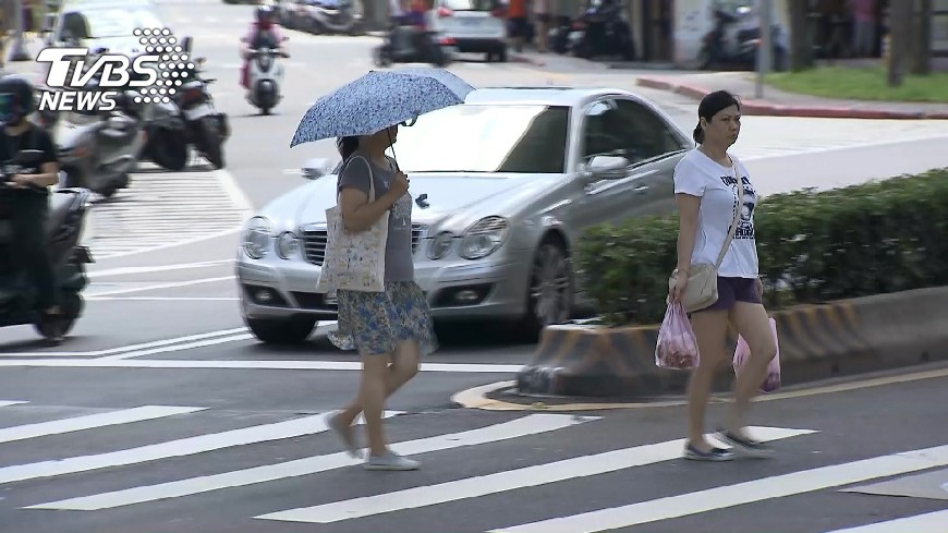 吳德榮:晴朗悶熱 午後注意大雷雨