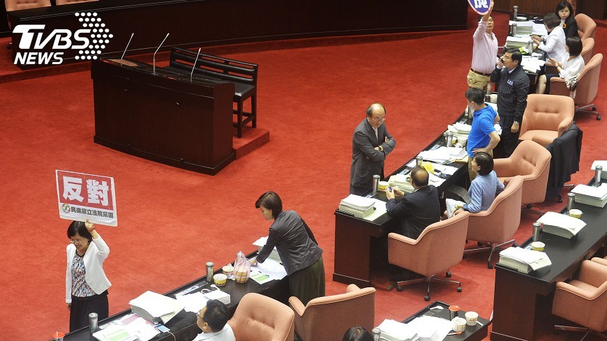 民調:49.8%滿意立法院臨時會年改結果