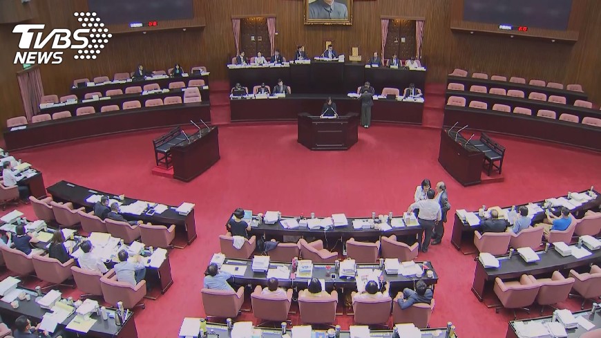 立院二讀政務人員所得替代率　影響連戰