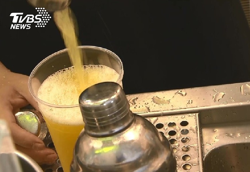 先讓鏡頭喝了再說! 手搖飲掀「幻彩珍珠」風