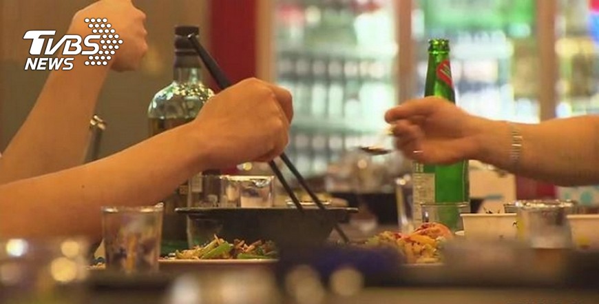 在臉書留下店家負評 餐廳老闆竟私訊罵她「女鬼」