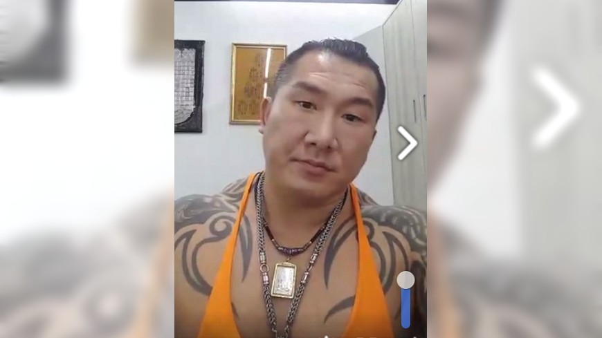 館長在直播中表示想要捐款幫助呂鴻毅一家人。圖/取自飆捍臉書