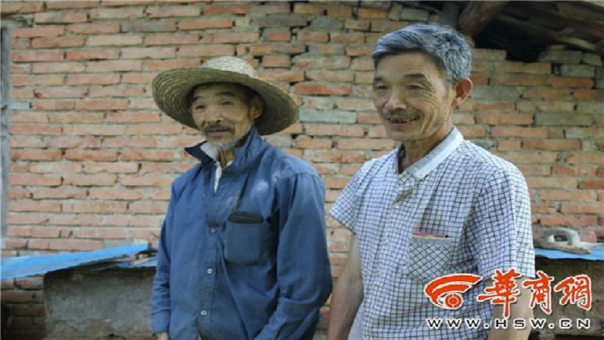 65歲的夏科新(右)無怨無悔地照顧有智能障礙的哥哥夏科林超過40年。(圖／翻攝自華商網)