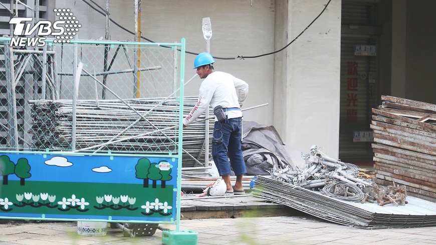 一例一休爭議不息 還我七天假附議成案