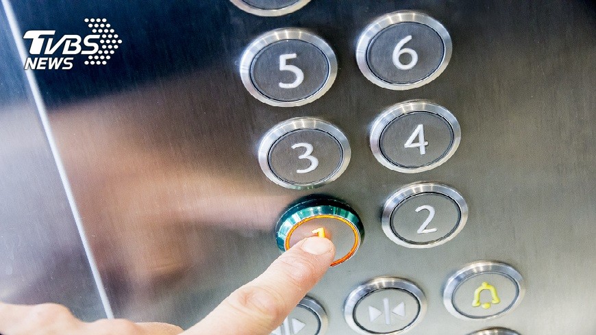 OL受困電梯 管理員:救人優先弄壞扣我薪