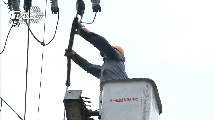 供電遭逢亂流 全靠這些人日夜調度