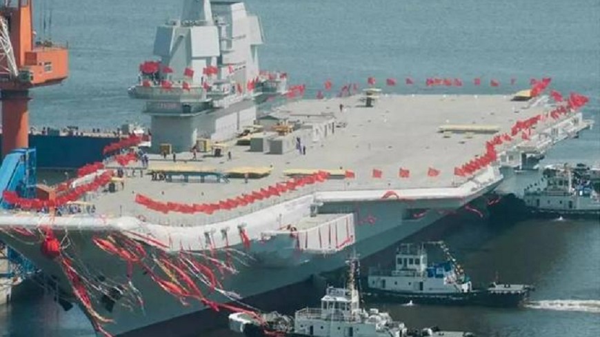 陸首艘自製航艦冒黑煙 陸媒:動力測試
