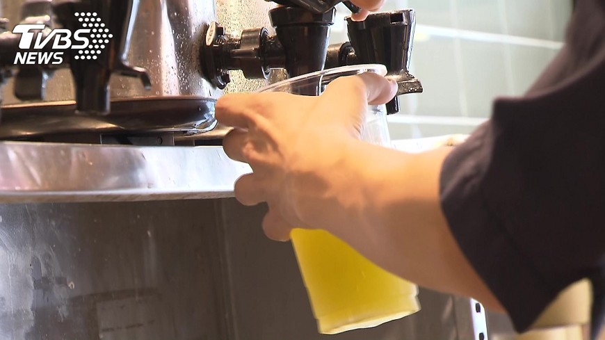 她外送扛41杯飲料上樓給醫護 卻遭看不起超心酸