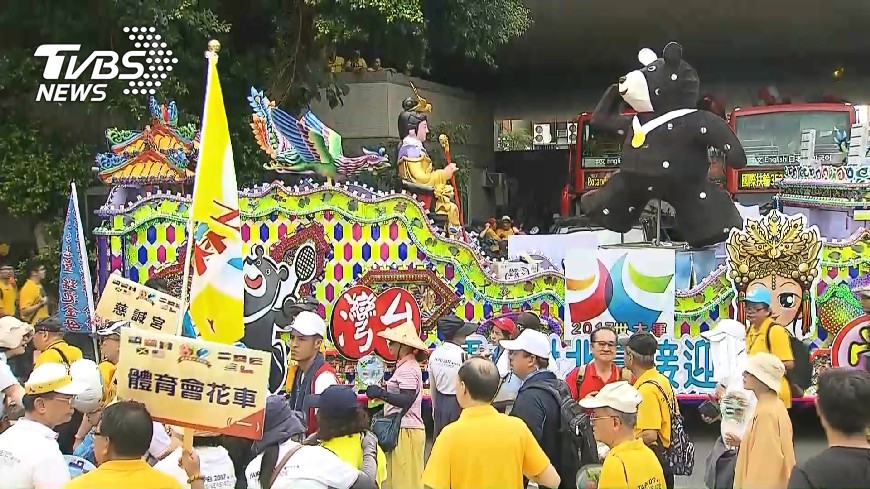 花車惹議 柯文哲:勿以西方標準評斷