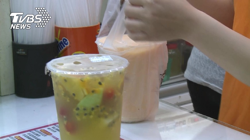 飲料外送用塑膠袋裝 107年起也要收費