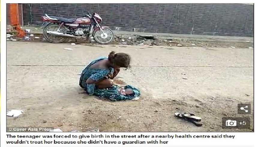 印度一名少女在路邊產子，淒涼景象讓人看了都超不捨。(圖／翻攝自每日郵報)