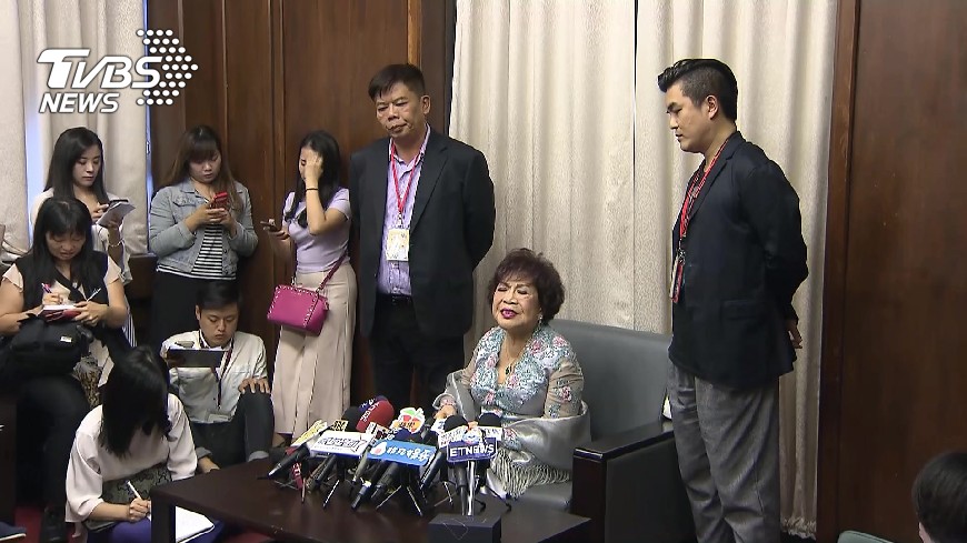 80歲阿姑「還有18歲少女心」 周遊仍盼夫回頭