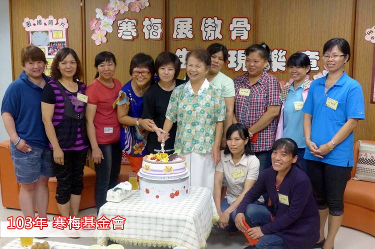 高齡82歲的陳楊麗蓉阿嬤，26歲遭遇丈夫病逝，她獨力撫養2女兒長大，46年來更是捐款超過900萬元幫助和她同樣遭遇的弱勢媽媽。(圖／翻攝自寒梅基金會臉書粉絲團)