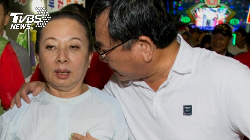 張花冠被陳明文摟肩 提告性騷擾