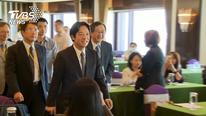 「我們沒有蜜月期」　一封賴神寫給公務員的信