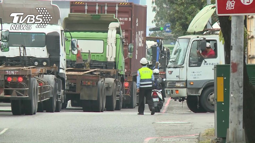 車齡18年大貨車汰舊換新　貨物稅減徵5萬