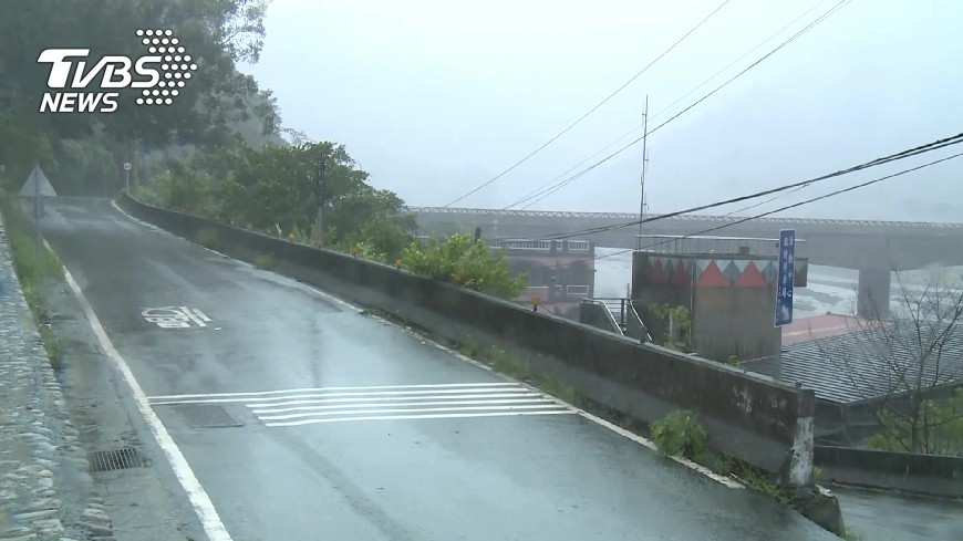 賴揆關切豪雨災損 指示全力協助復原
