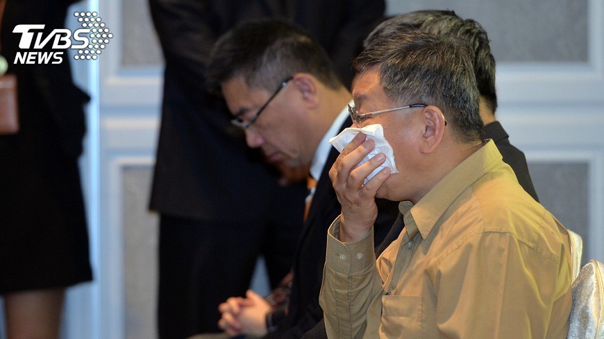 台北市長柯文哲去年出席世大運紀錄片首映，感動拭淚。資料照／TVBS