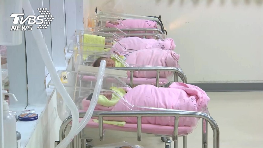 立院三讀 外籍新生兒出生就納健保
