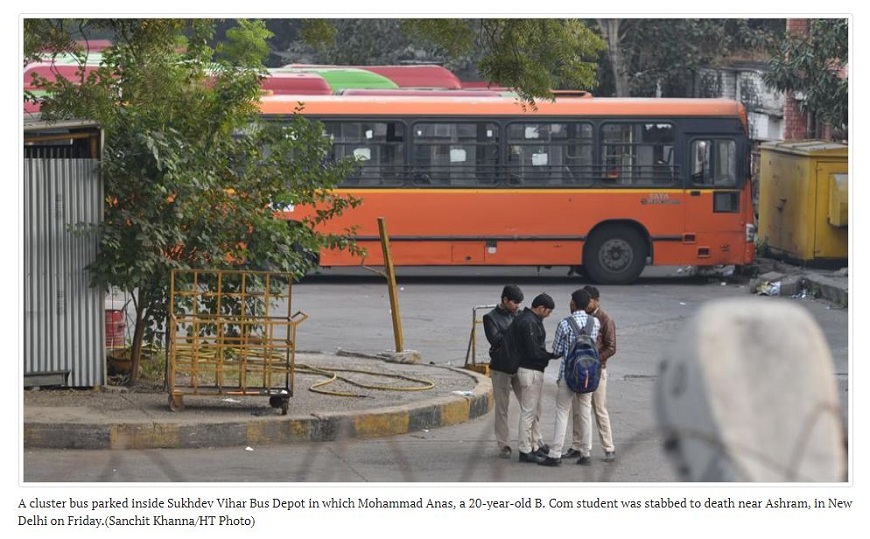 印度新德里日前發生一起公車命案，男大生遭5名中學生圍毆割喉致死，車內40名乘客竟無人相救。(圖／翻攝自印度斯坦時報)