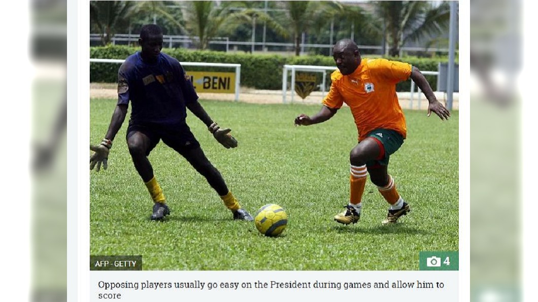 東非國家蒲隆地總統恩庫倫齊薩踢足球時屢遭對方球員嚴加看管還摔倒，賽後主辦比賽的2名官員遭到逮捕。(圖／翻攝自太陽報)