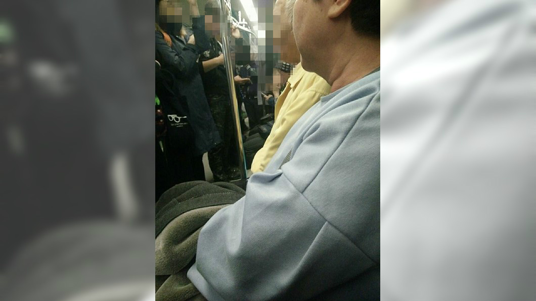 女網友提到自己生理痛坐博愛座,竟遭老翁要求讓座,對方甚至還嗆聲:替妳媽教育妳!(圖/翻攝自爆怨公社)