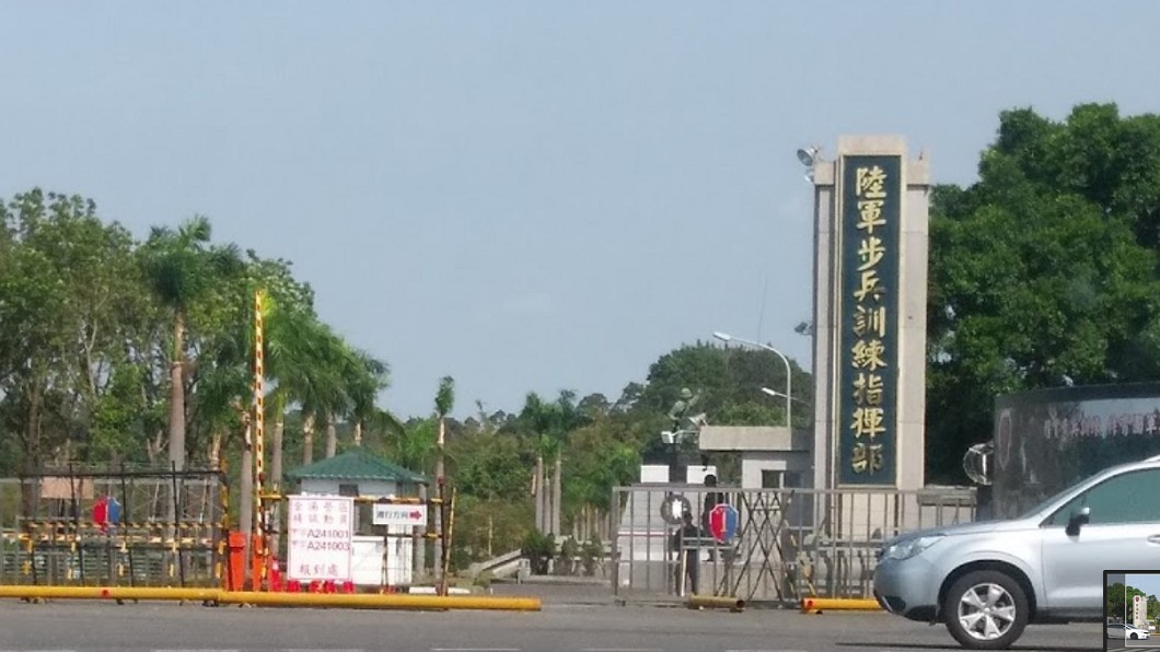 步訓部隸屬於陸軍教育訓練暨準則發展指揮部,位於高雄市鳳山區,原為「陸軍步兵訓練指揮部暨步兵學校」,2013年改編為步訓部。圖/翻攝自 Google 地圖