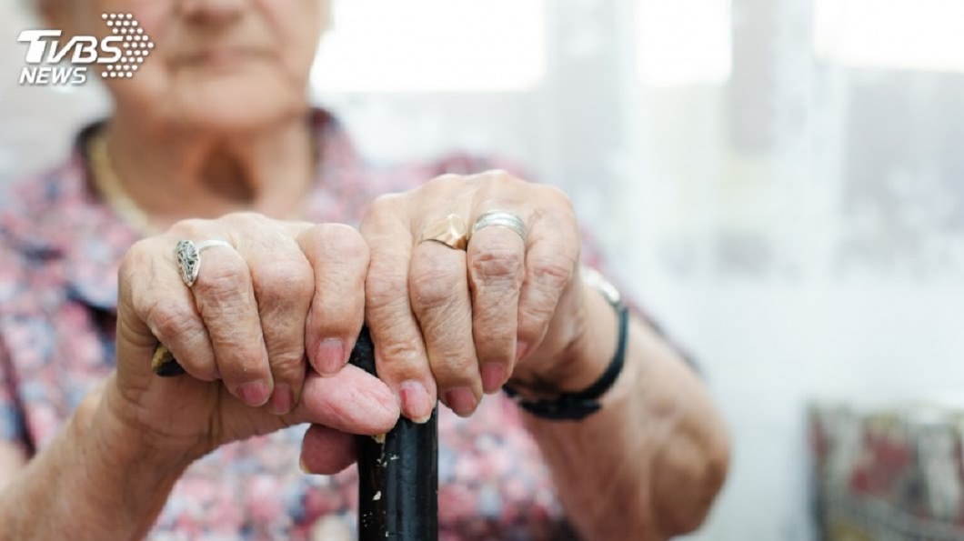 「還沒分財產」親戚執意急救90歲病嬤　他痛批：沒人性