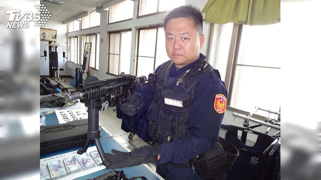 高市鬧區特警與匪駁火 查獲衝鋒槍、達姆彈
