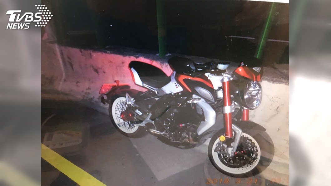 驚悚!重機男疑自撞遭「腰斬」 上下半身噴離17公尺