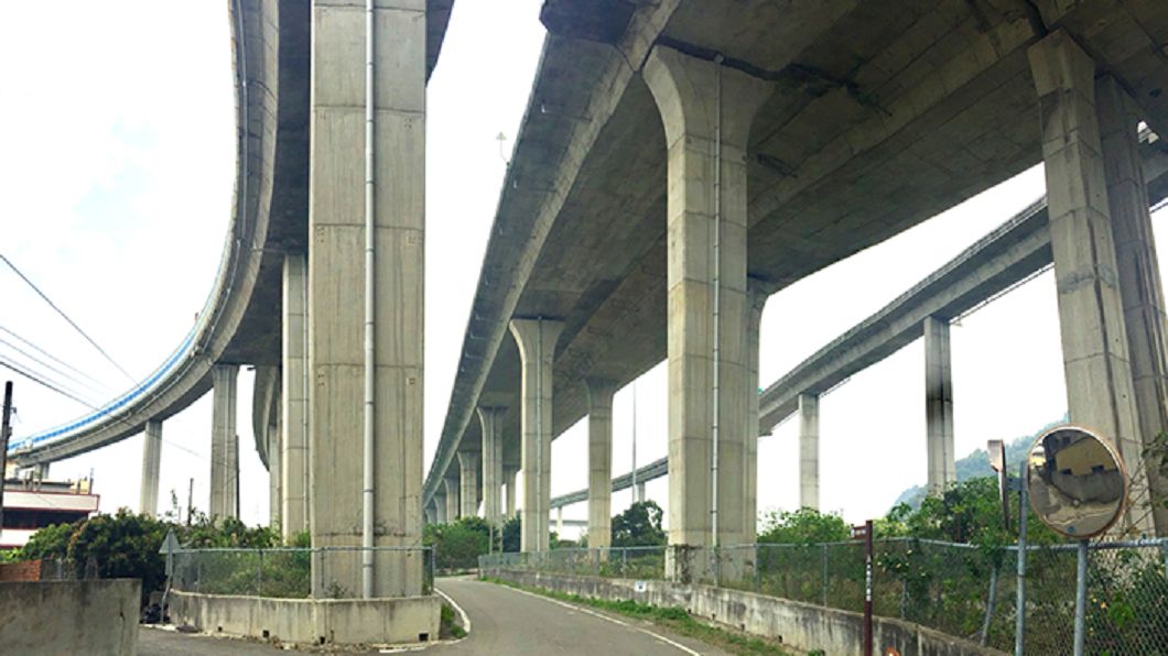 網友票選台灣三大最有特色交流道,清水交流道獲評為「最壯觀交流道」(圖/翻攝自競爭力網路科技公司網站)