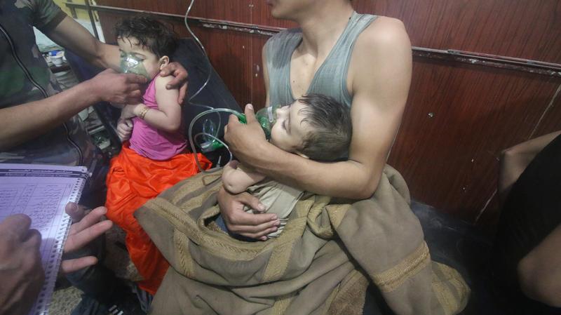圖／The White Helmets推特 小小生命何辜…敘利亞傳毒氣攻擊　孩童難逃慘死