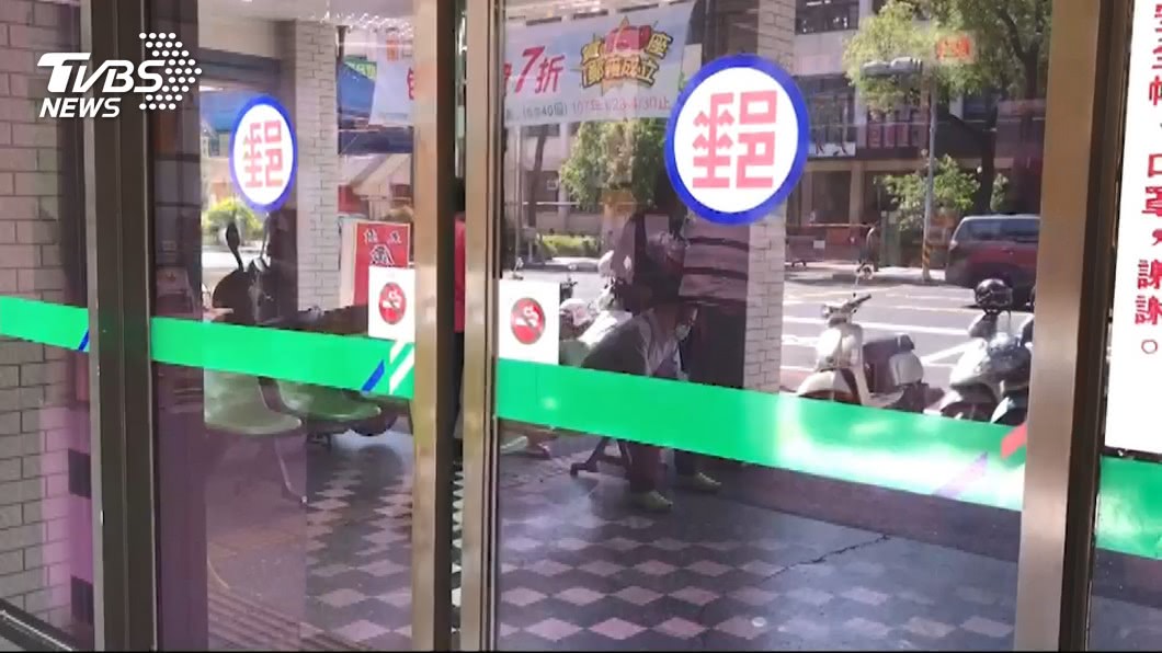 快訊/全國郵政系統大當機 提款機領不出錢