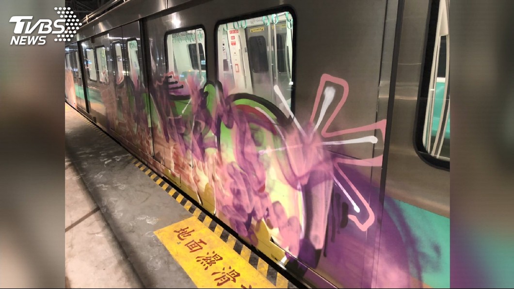 高捷車廂遭塗鴉 警:涉案3老外已離境
