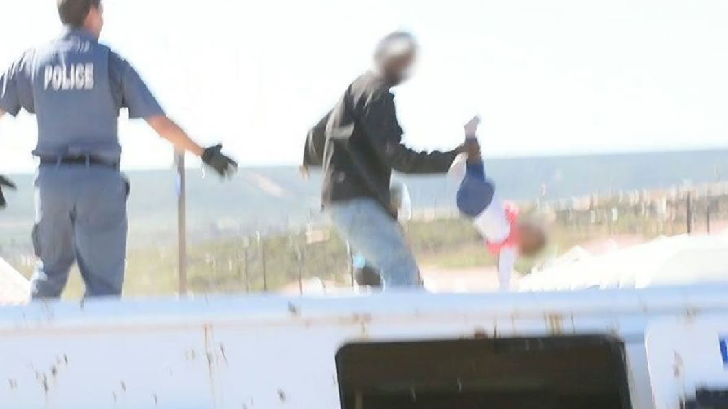 男子為抗議拆遷，竟將親生女丟下樓。圖／翻攝South African Police Service臉書