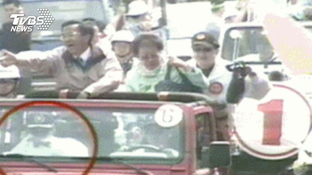 陳水扁2004年掃街時遭槍擊,引發軒然大波。圖/TVBS資料畫面