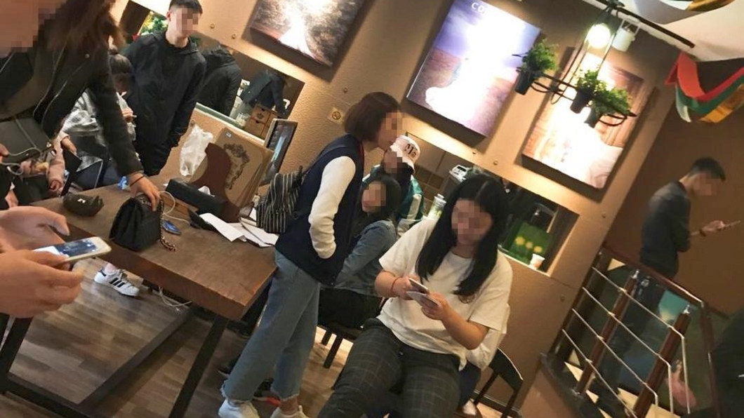 四川一對新人遲遲拿不到婚紗照,一直到離婚都沒下文。圖/翻攝自成都商報微博
