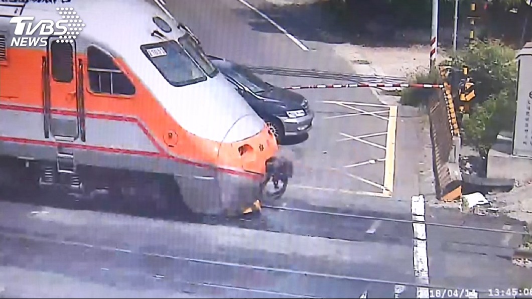 快訊/10:40普悠瑪新竹至香山撞轎車 西線不通