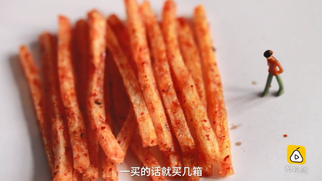 大陸零食「辣條」口味辛辣,不少民眾喜愛食用。圖/翻攝自梨視頻