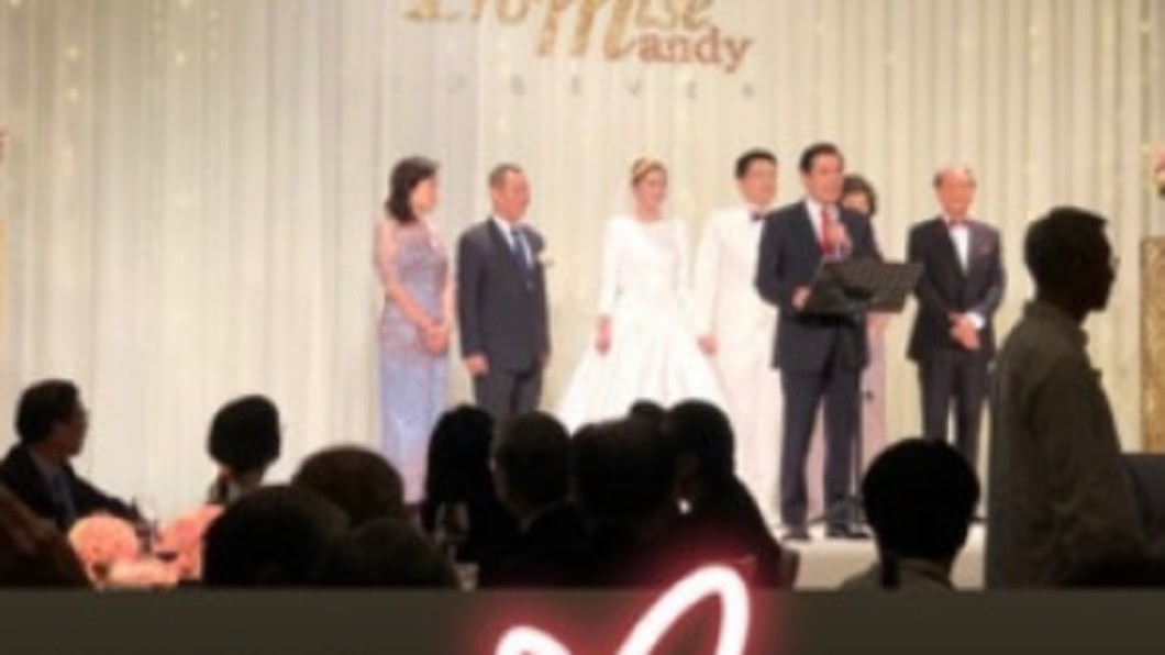 前總統馬英九證婚。(圖/翻攝自小蠻IG)