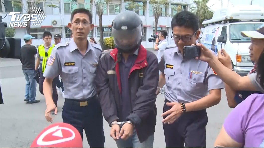 國道警員遭撞死 肇事司機靈堂下跪道歉