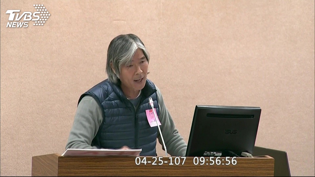 另名八百壯士代表謝健虎,更是不客氣地怒批國防部和退輔會的官員是政府走狗和掮客。(圖/TVBS)