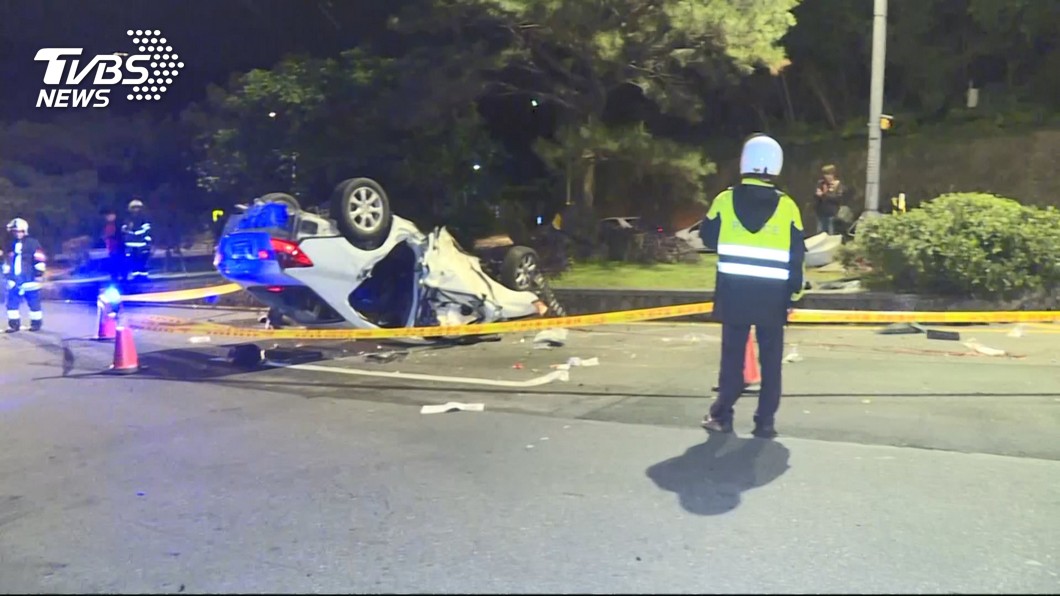 租車夜遊狠翻!他讓無照屁孩飆喜美 慘飛車外頭撞地爆血