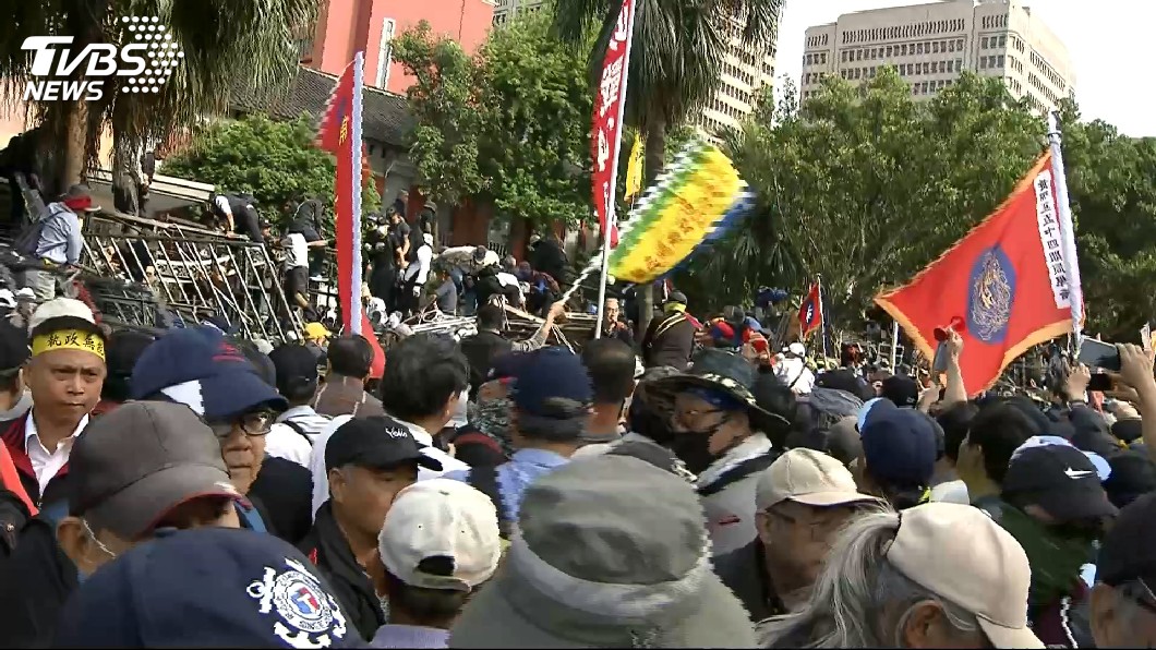 藍委杯葛 立院初審軍人年改案散會