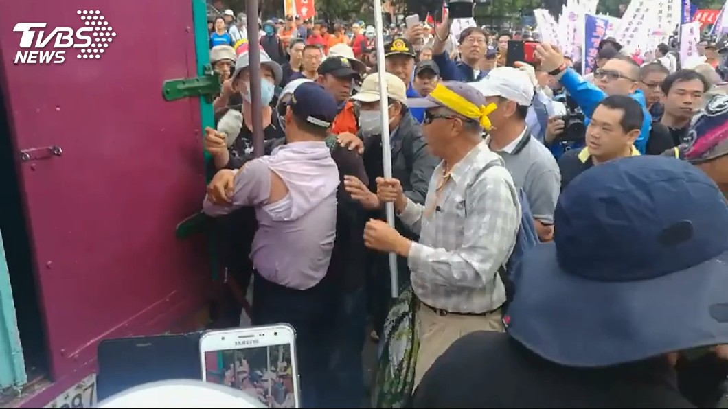 反軍改團體毆打記者　記協嚴正譴責暴力