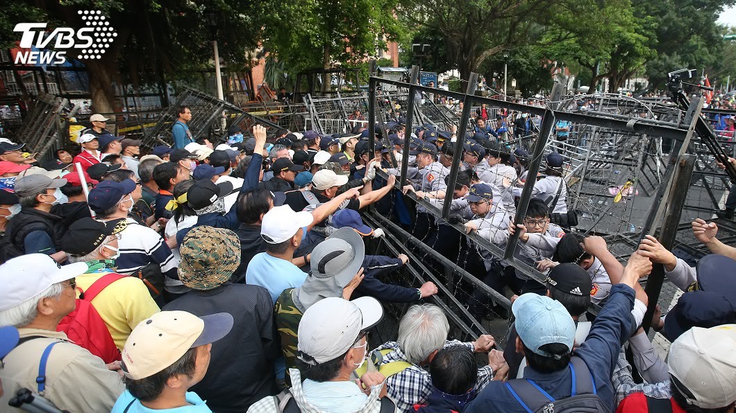 1句話殲滅隊友!反年改嗆「沒當兵不配審」 藍委秒剩他