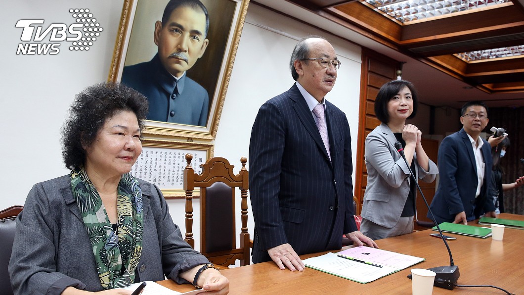 大內管家鎮國會!小英做「兩蔣不會做的事」 林濁水認錯
