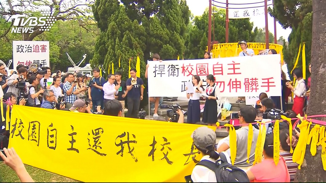 「拔管」爭議延燒！人渣文本：挺民進黨有違我的良知
